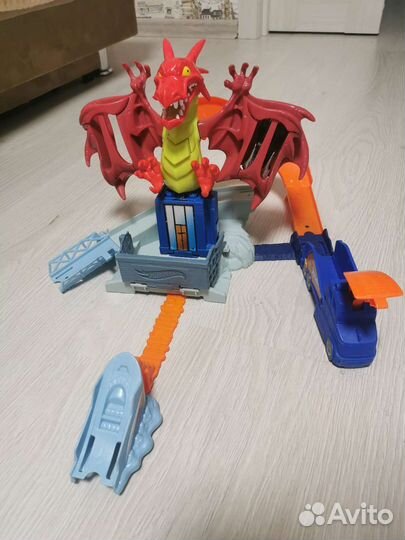 Набор Hot Wheels Удар дракона