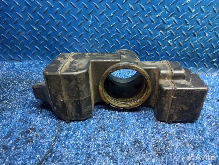 Патрубок воздушного фильтра Land Rover Discovery 3