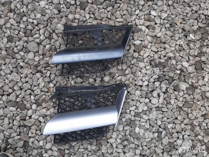 Решетка радиатора Мицубиси Аутлендер 1 левая