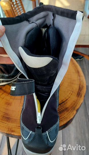 Ботинки лыжные туристические