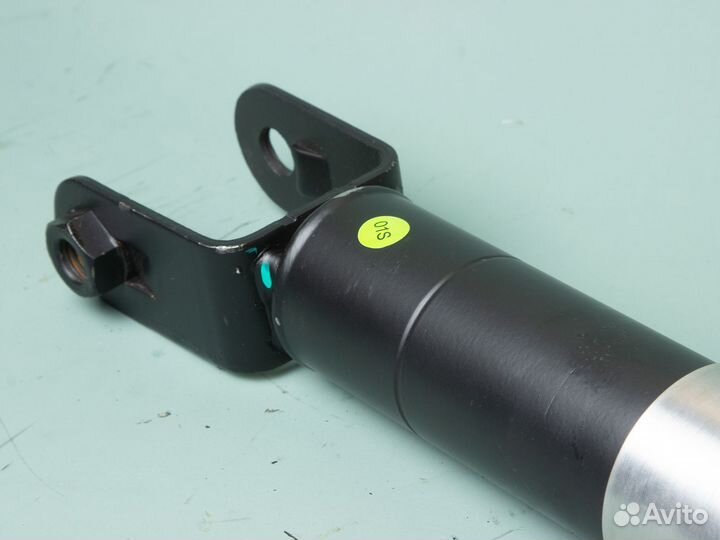 Кадиллак стс задняя стойка амортизатора