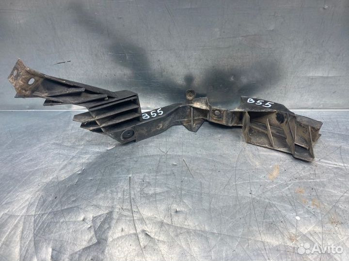 Направляющая заднего бампера левая Volkswagen Golf