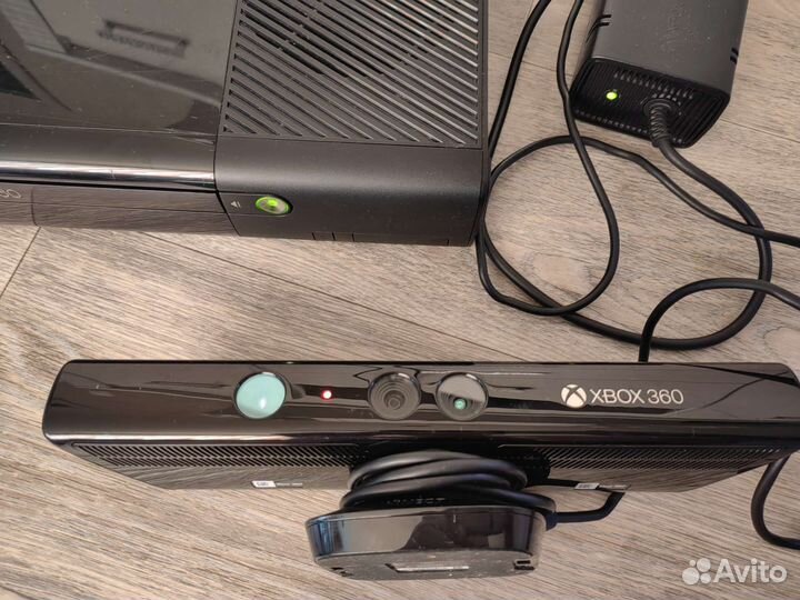 Xbox 360 Е (500 gb ) c кинектом