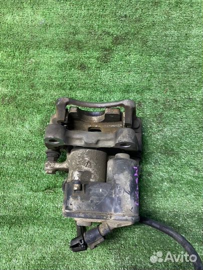 Суппорт тормозной задний левый Volkswagen Passat