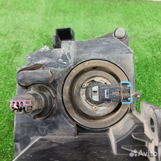 Фара галоген левая Dodge Journey 2007-2011