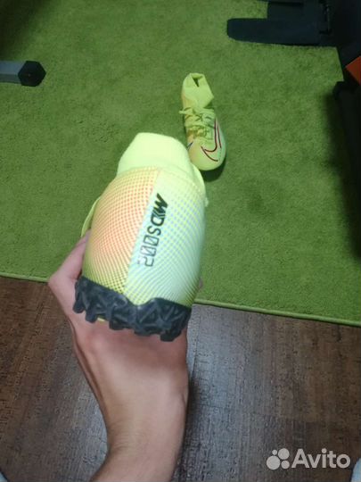 Футбольные бутсы nike