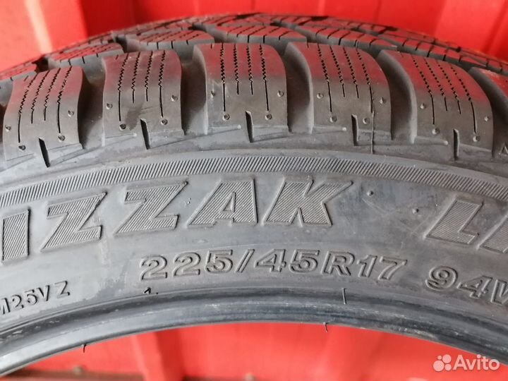 Bridgestone Blizzak LM-25 225/45 R17