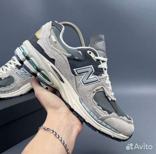 Светлые New Balance 2002R