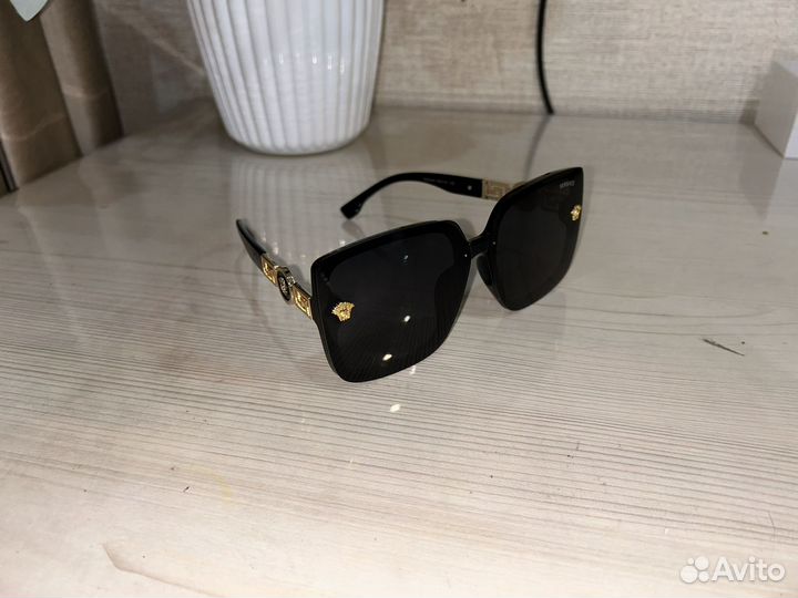 Солнцезащитные очки женские брендовые