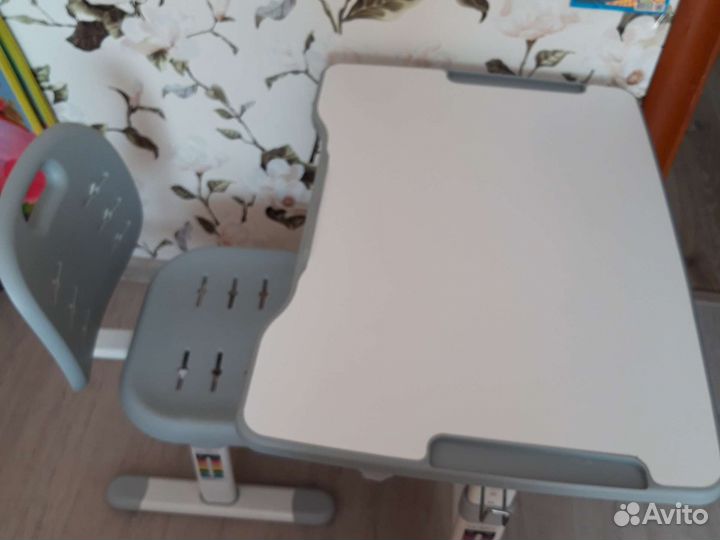 Детский растущий стул и стол