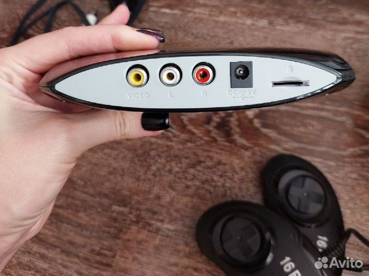 Игровая приставка Titan