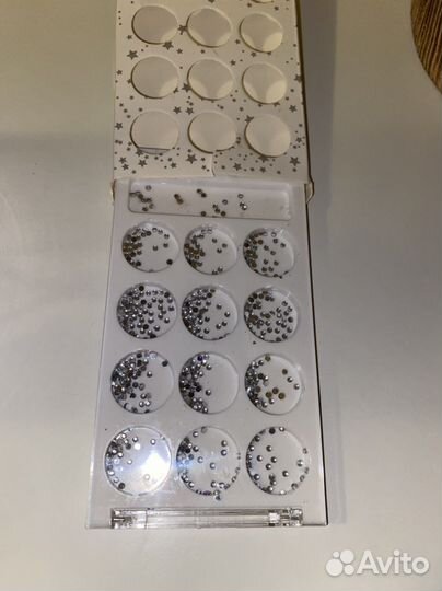 Стразы для ногтей