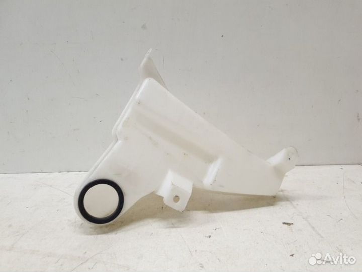 Бачок омывателя Toyota Hilux 7 2011-2016