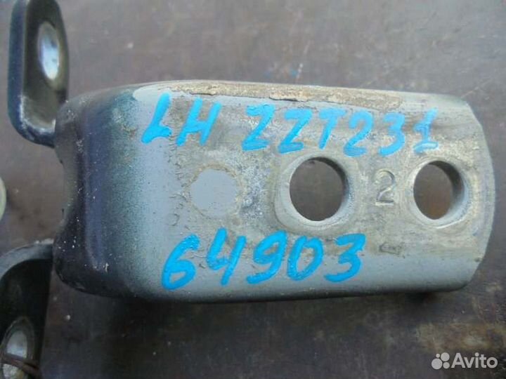 Петля двери левая Toyota Celica ZZT231 2ZZ-GE