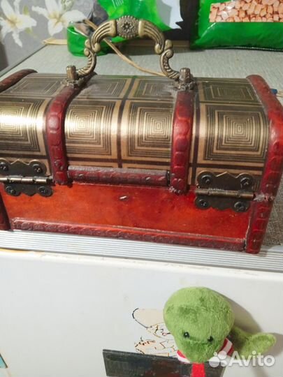 Сундук деревянный