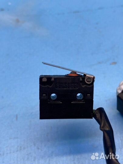 Микровыключатель стоп-сигнала, микрик правый Bmw