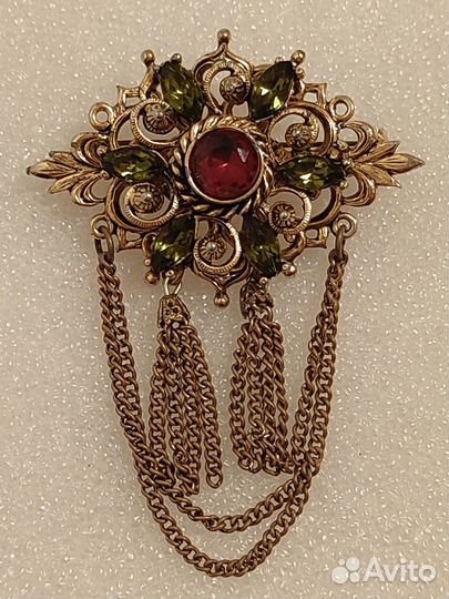 Брошка с подвесками