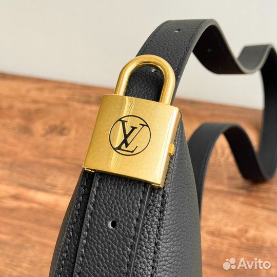 Сумка Louis Vuitton Low Key