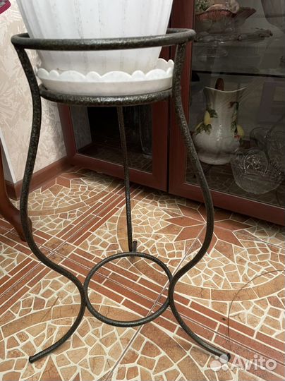 Подставка под цветы