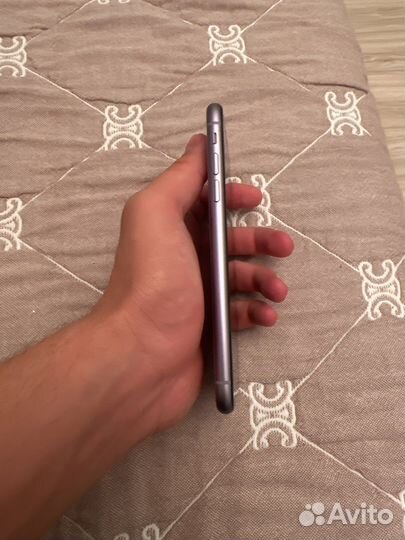 Телефон iPhone 11
