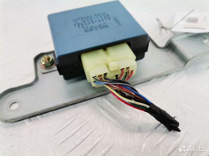 Усилитель антенны Mitsubishi Pajero Sport MR517920