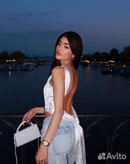 Атласный топ с открытой спиной