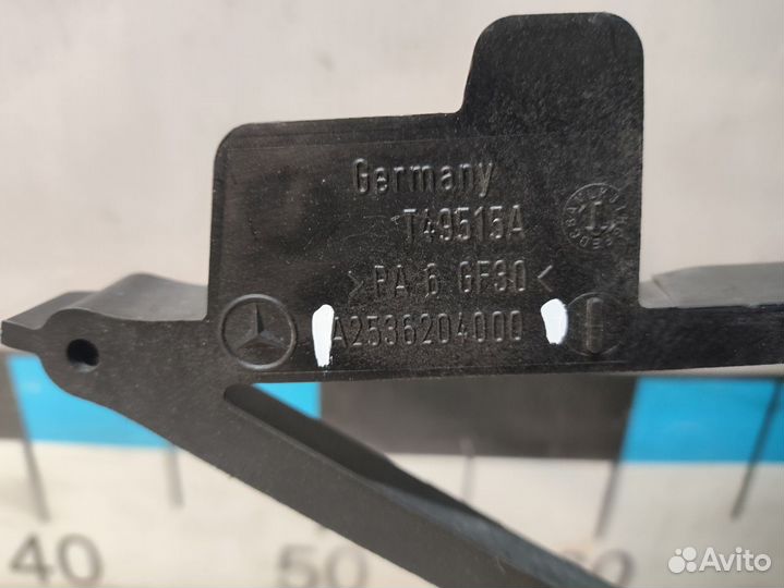 Б/У Кронштейн замка капота правый Mercedes #002