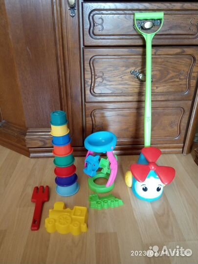 Каталка вертолет+ пирамидка+для песочницы набор