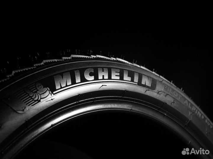 Michelin Pilot Alpin 5 SUV 305/35 R21 и 265/40 R21 118V