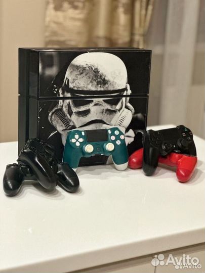 Приставка Sony PS4 с джойстиками 5 шт
