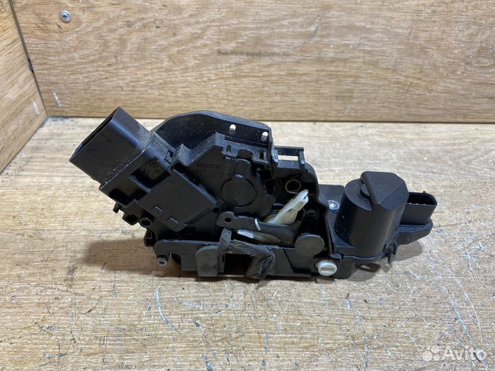 Замок задней правой двери Ford Mondeo 4 ZD80