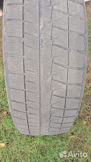 Bridgestone Blizzak Revo GZ 215/60 R17