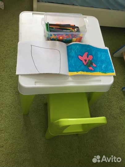 Столик со стульчиком для творчества ребенка