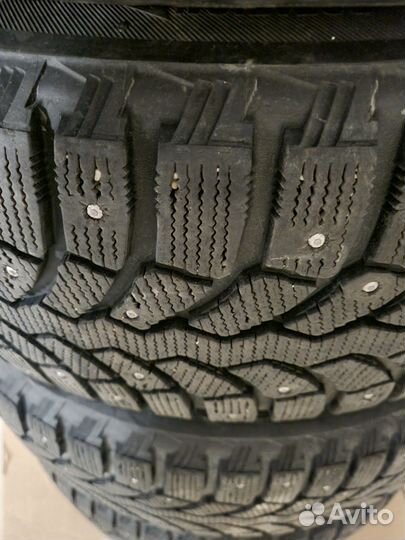 Bridgestone Blizzak Spike-01 225/55 R17 101T