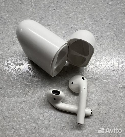 Airpods 1 поколения