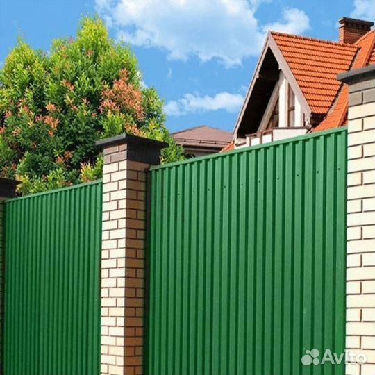 Забор из профнастила зеленый в Лихославле