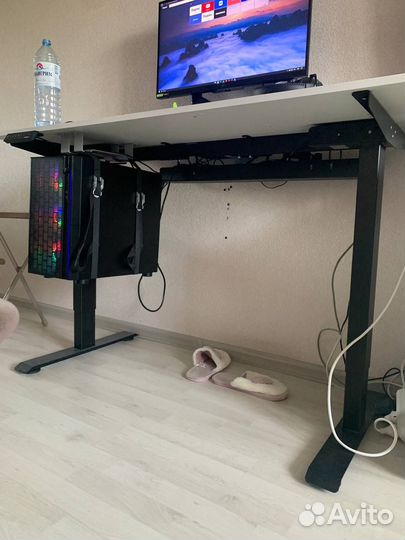 Стол с подъемным механизмом