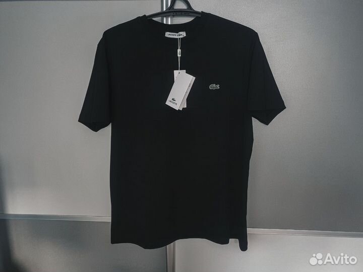 Простота и стиль: комплект Lacoste для вас