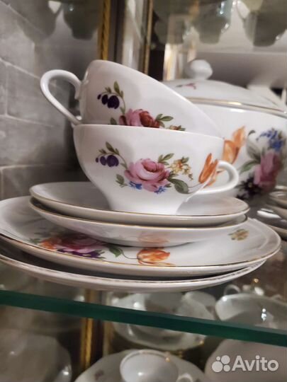 Чайный и кофейный сервизы,полные