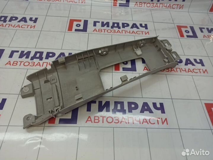 Обшивка стойки средней правой верхняя Toyota Land Cruiser Prado (J150) 62410-60220-B0