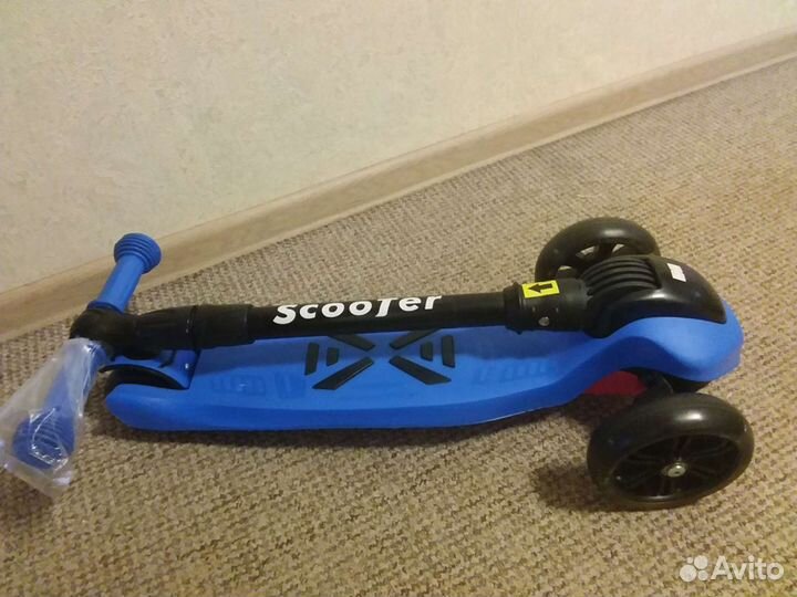 Самокат детский трехколесный новый