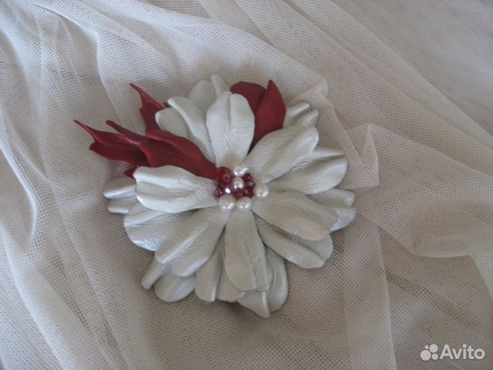 Брошь из натуральной кожи арт. К-02