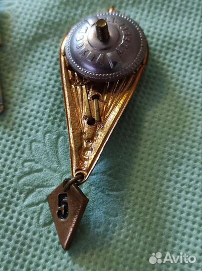 Значок парашютист отличник