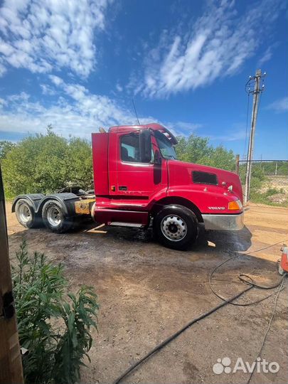 Volvo VNL 64T, 2002
