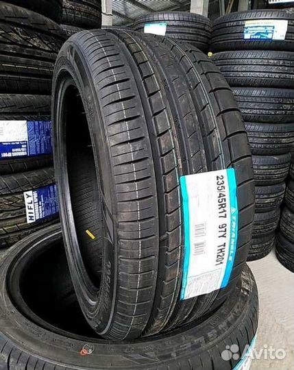 Triangle Sports TH201 235/45 R17