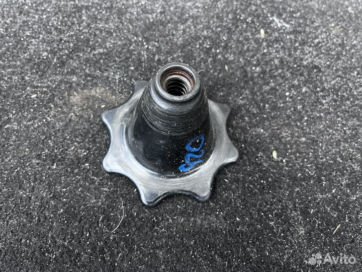 Крепление запасного колеса Opel Astra H