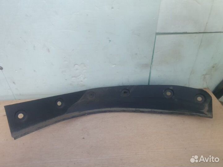 Накладка на крыло задняя правая Renault Duster