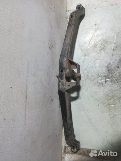 Кронштейн задней балки задний Opel Astra J P10