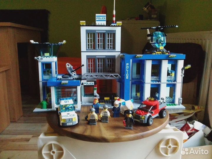 Конструктор Город 10424 Полицейский участок