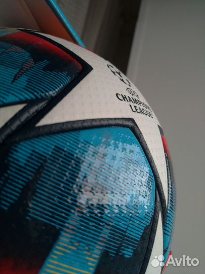 Футбольный мяч adidas лига чемпионов 2022 H57815